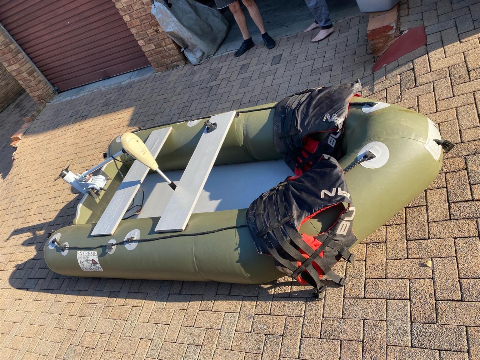 Inflatable bass/carp boat with motor