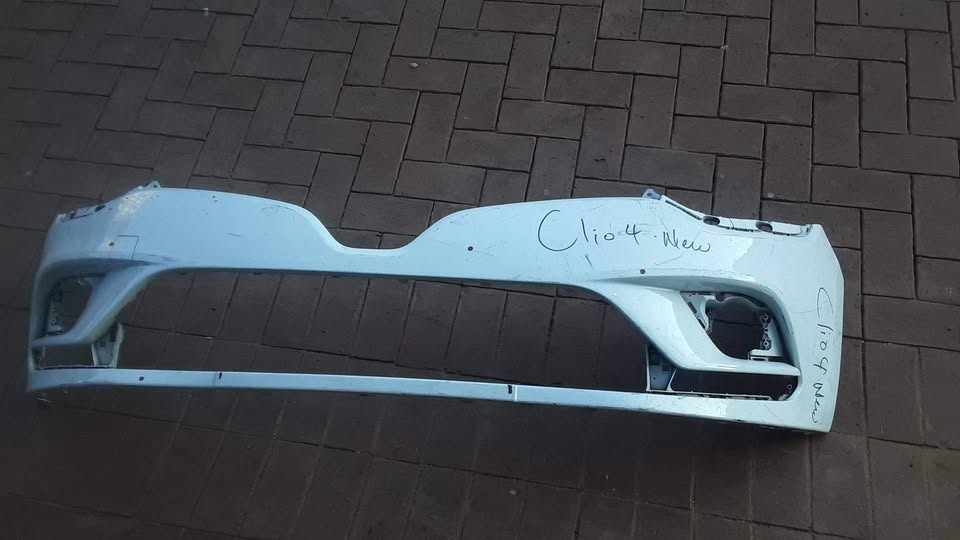 Renault clio 4 front bumper - Private Seller Renault clio 4 front bumper - Private Seller