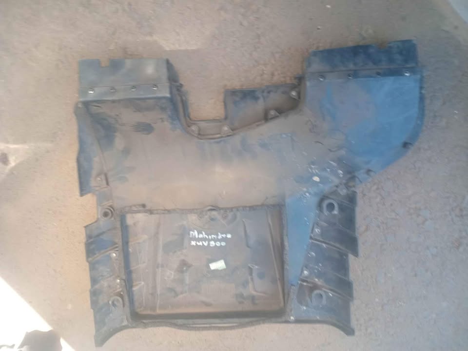 2012 Mahindra XUV500 2.2D engine cover for sale - Private Seller