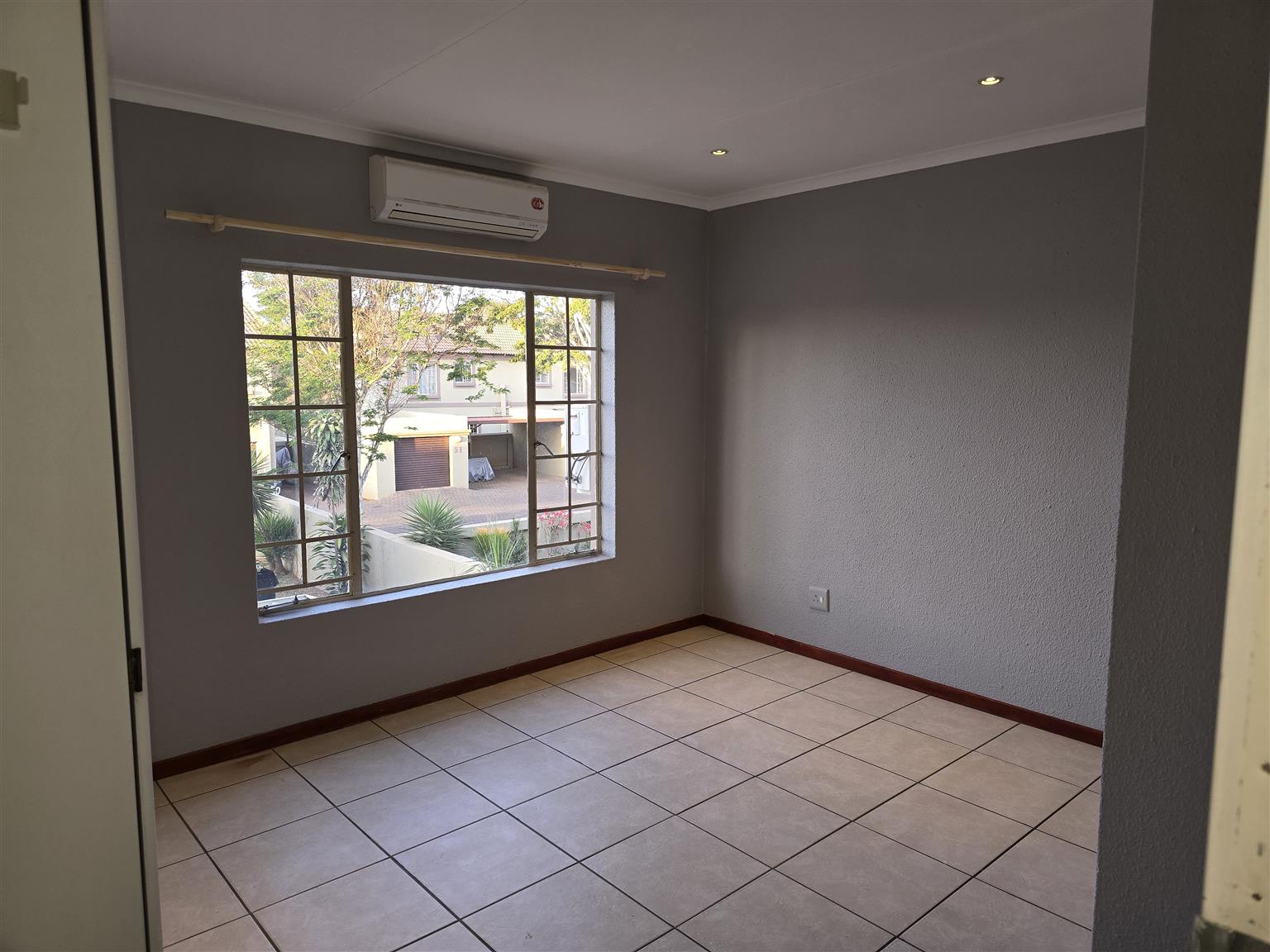 2 Bedroom duplex to rent in 24 hour security complex in Annlin ...