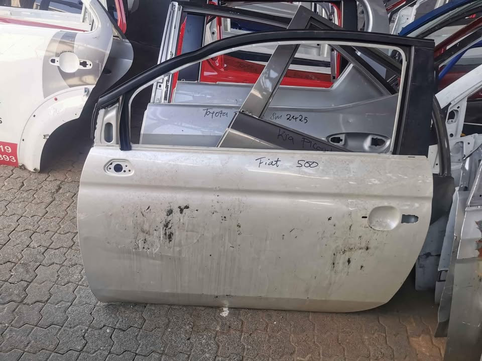 Fiat 500 left door - Private Seller Fiat 500 left door - Private Seller
