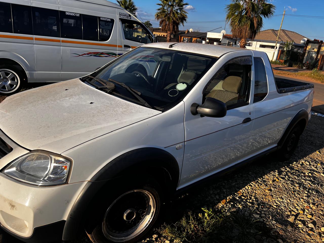 Np200 utility bakkie