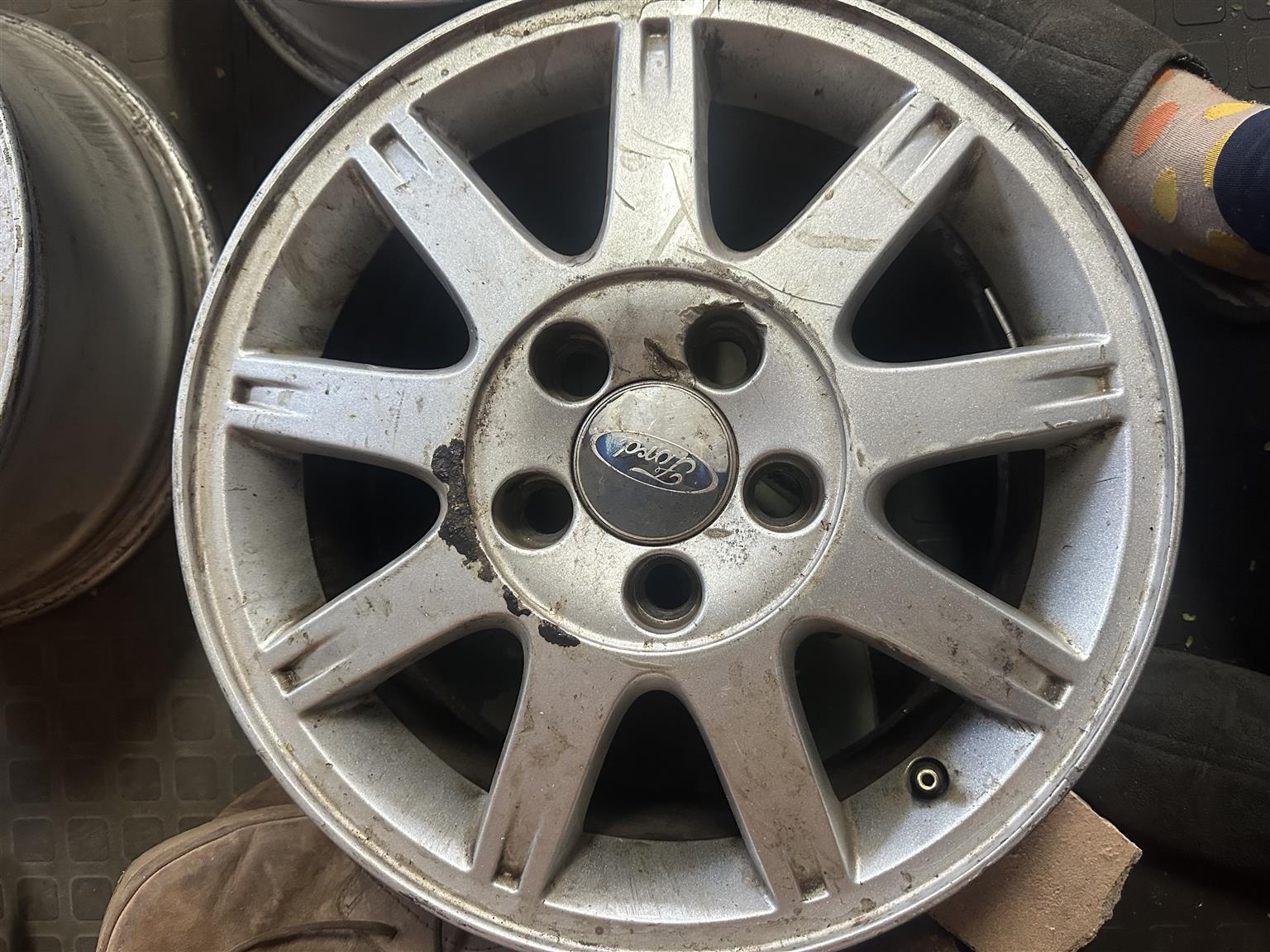 Ford Focus allow wheels original - Private Seller Ford Focus allow wheels original - Private Seller