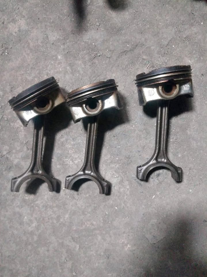RENAULT TRIBER - "ENGINE PISTON" - Private Seller RENAULT TRIBER - "ENGINE PISTON" - Private Seller