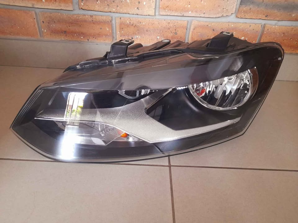 VW POLO VIVO 19/24 BRAND NEW HEADLIGHTS FORSALE  PRICE-