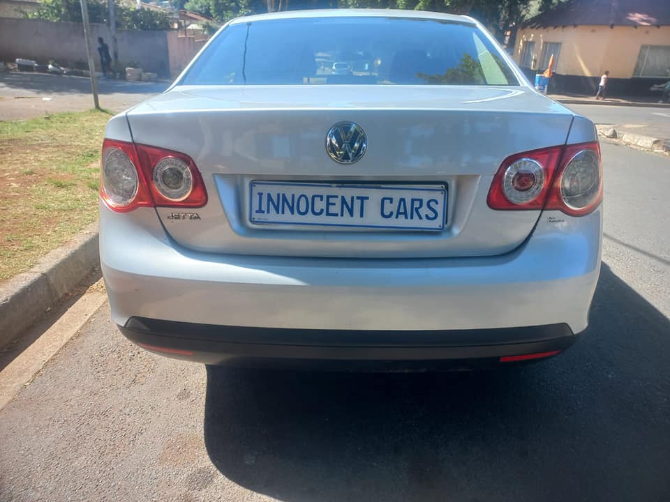 2011 JETTA 5 SEDAN 1.6 PETROL, MANUAL, SILVER COLOR, MILEAGE 98000KMS