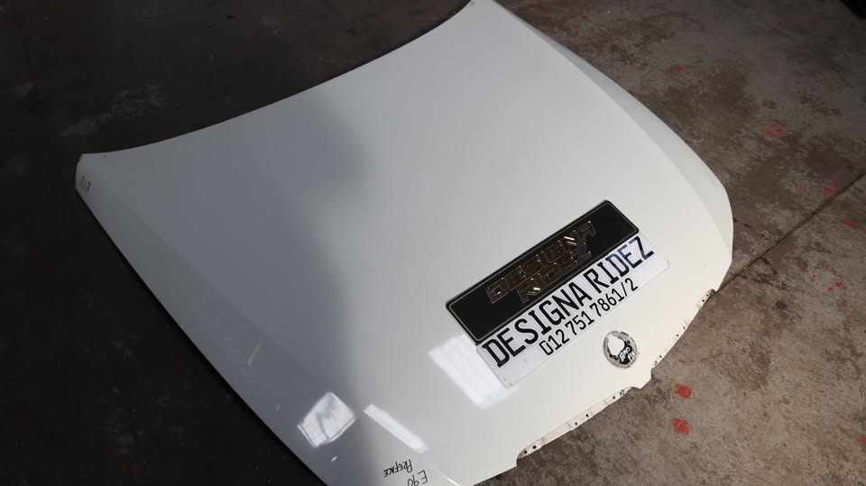 BMW E90 3 SERIES BONNET PRE FACE WHITE - Private Seller BMW E90 3 SERIES BONNET PRE FACE WHITE - Private Seller