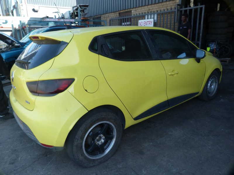 Renault Clio IV 900T Petrol Dynamique Manual H4B4 Yellow - 2015 SPARESBOYZ STRI - Private Seller