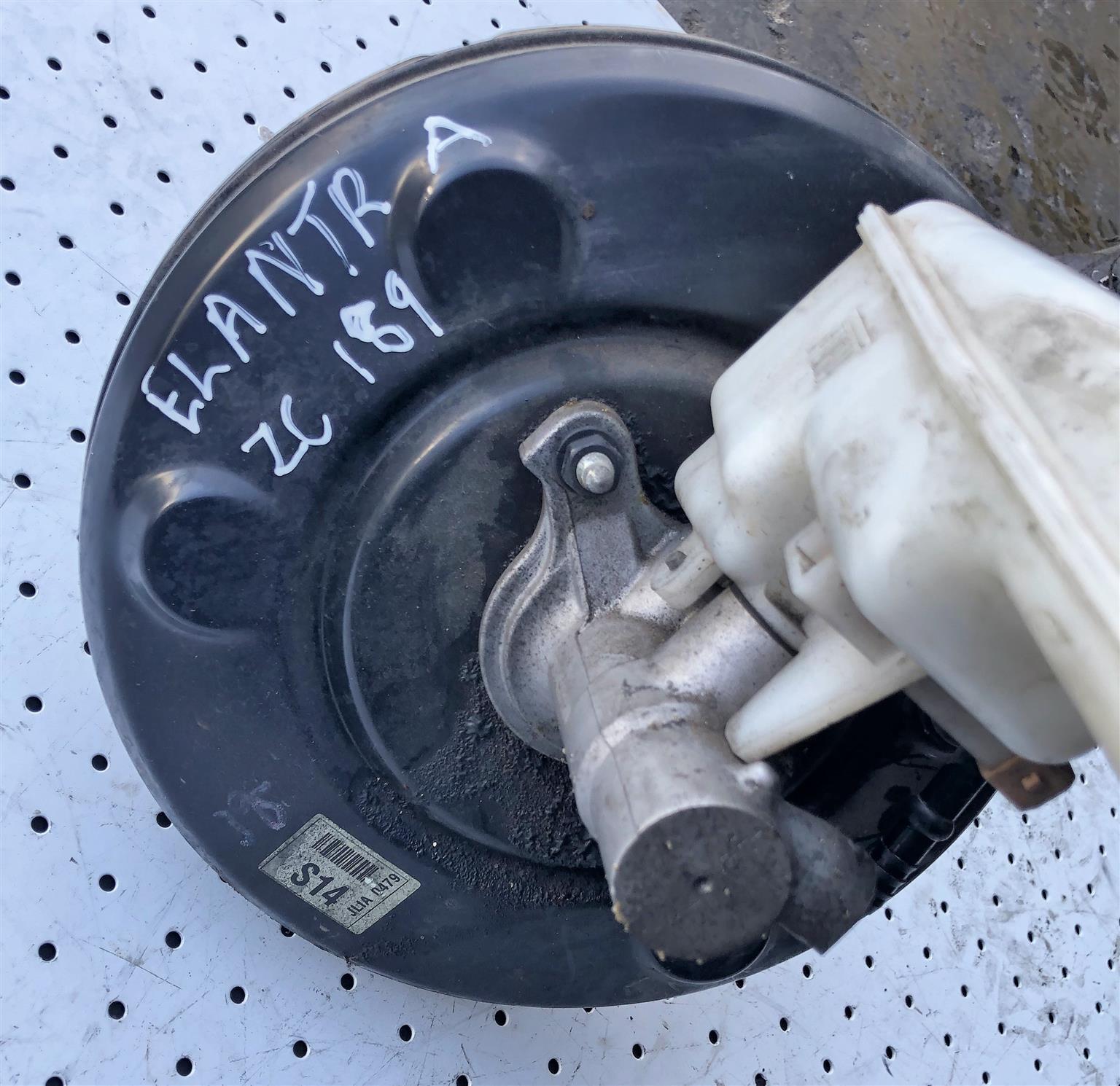 HYUNDAI ELANTRA BRAKE BOOSTER AND MASTER (ZC189) - Private Seller HYUNDAI ELANTRA BRAKE BOOSTER AND MASTER (ZC189) - Private Seller