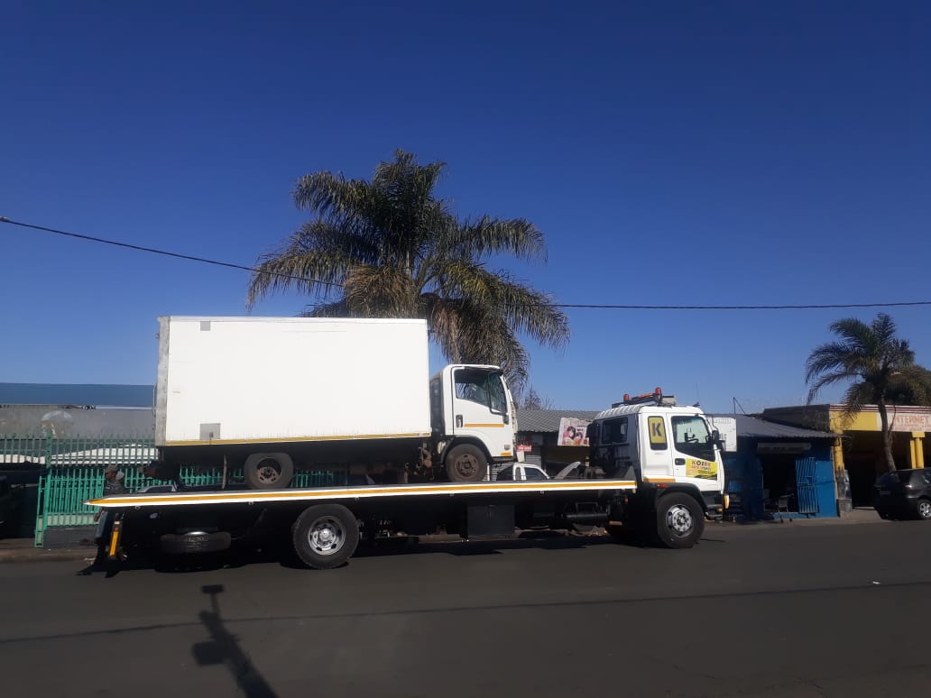 ISUZU N Series 2012 model stripping for parts ISUZU N Series 2012 model stripping for parts