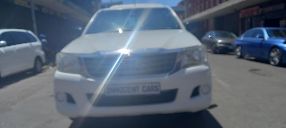 2015 TOYOTA HILUX 2.5 DIESEL, SINGLE CAB, MANUAL, WHITE COLOUR, MILEAGE