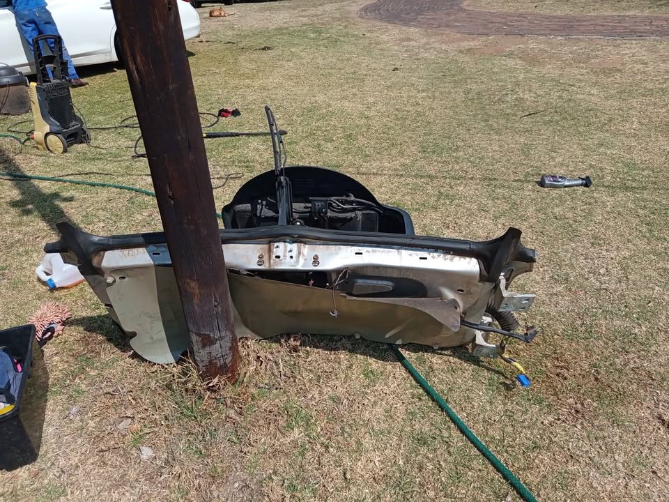 2006 Jeep Cherokee tailgate - Private Seller 2006 Jeep Cherokee tailgate - Private Seller