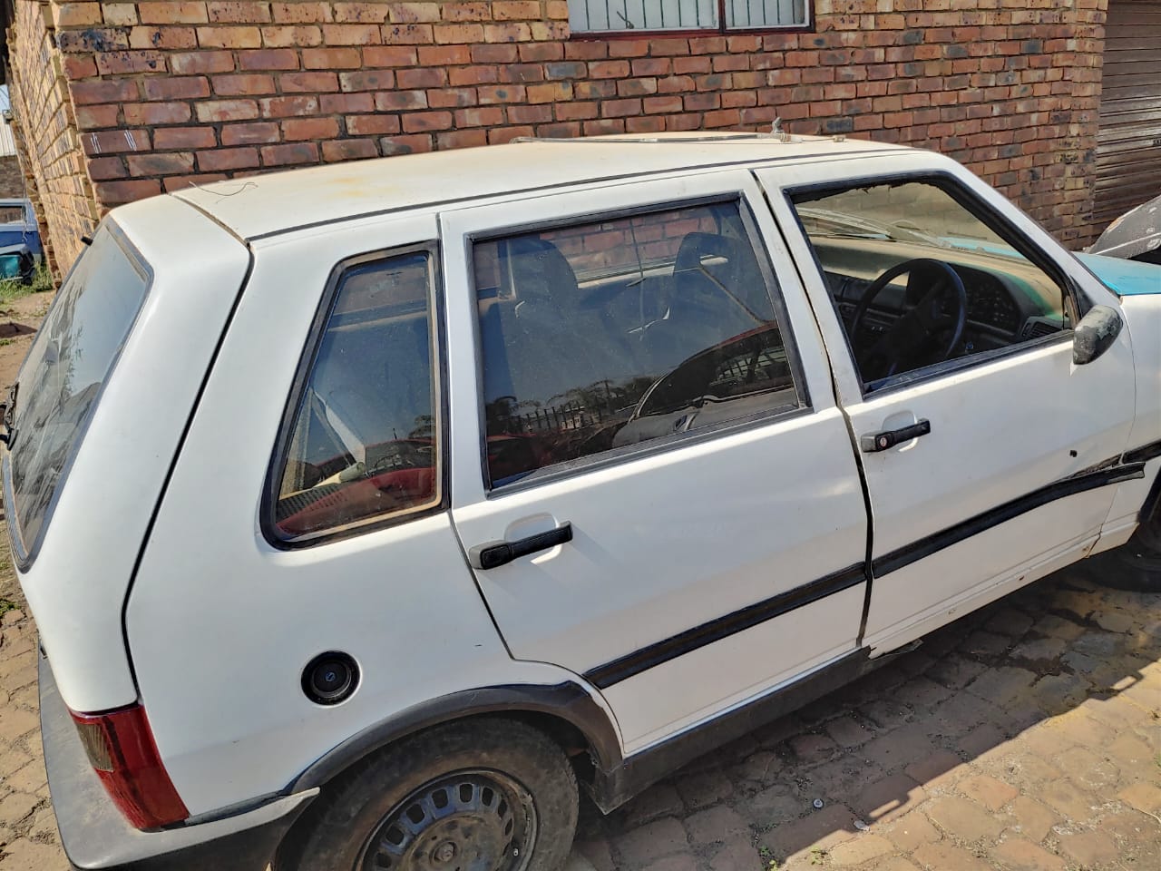 UNO FOR STRIPPING PARTS FOR SALE