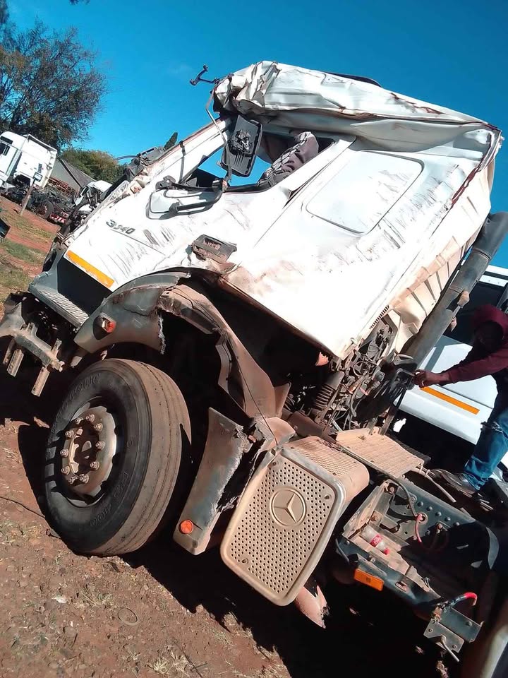 Mercedes Axor 3340 stripping for parts