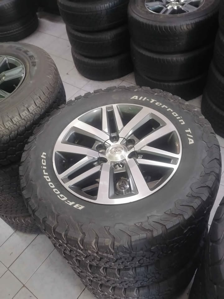 Toyota Hilux Dakar GD6 18" Mag Rims (WITH USED TYRES)
