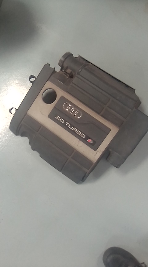 Audi / Golf Air filter unit 2.0 Turbo complete unit.