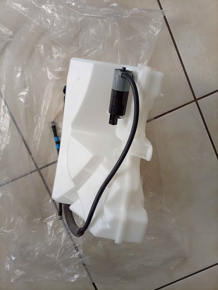 2019 Jaguar E Pace F Type r dynamic washer Reservoir - Private Seller
