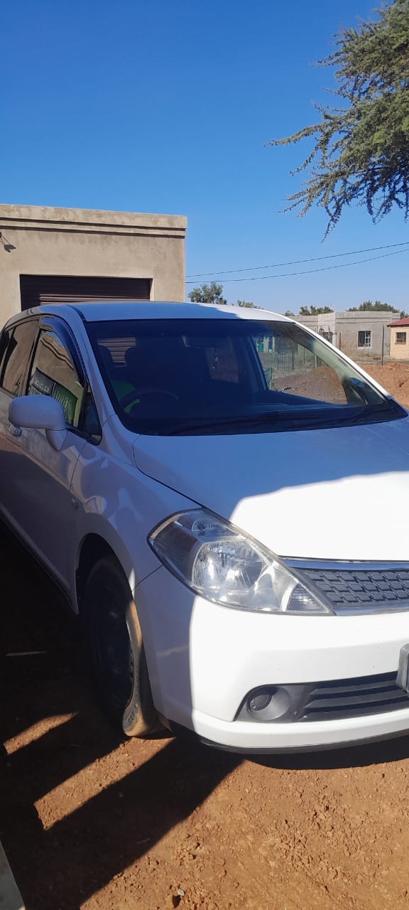 Nissan tidda 1.6 hatchback