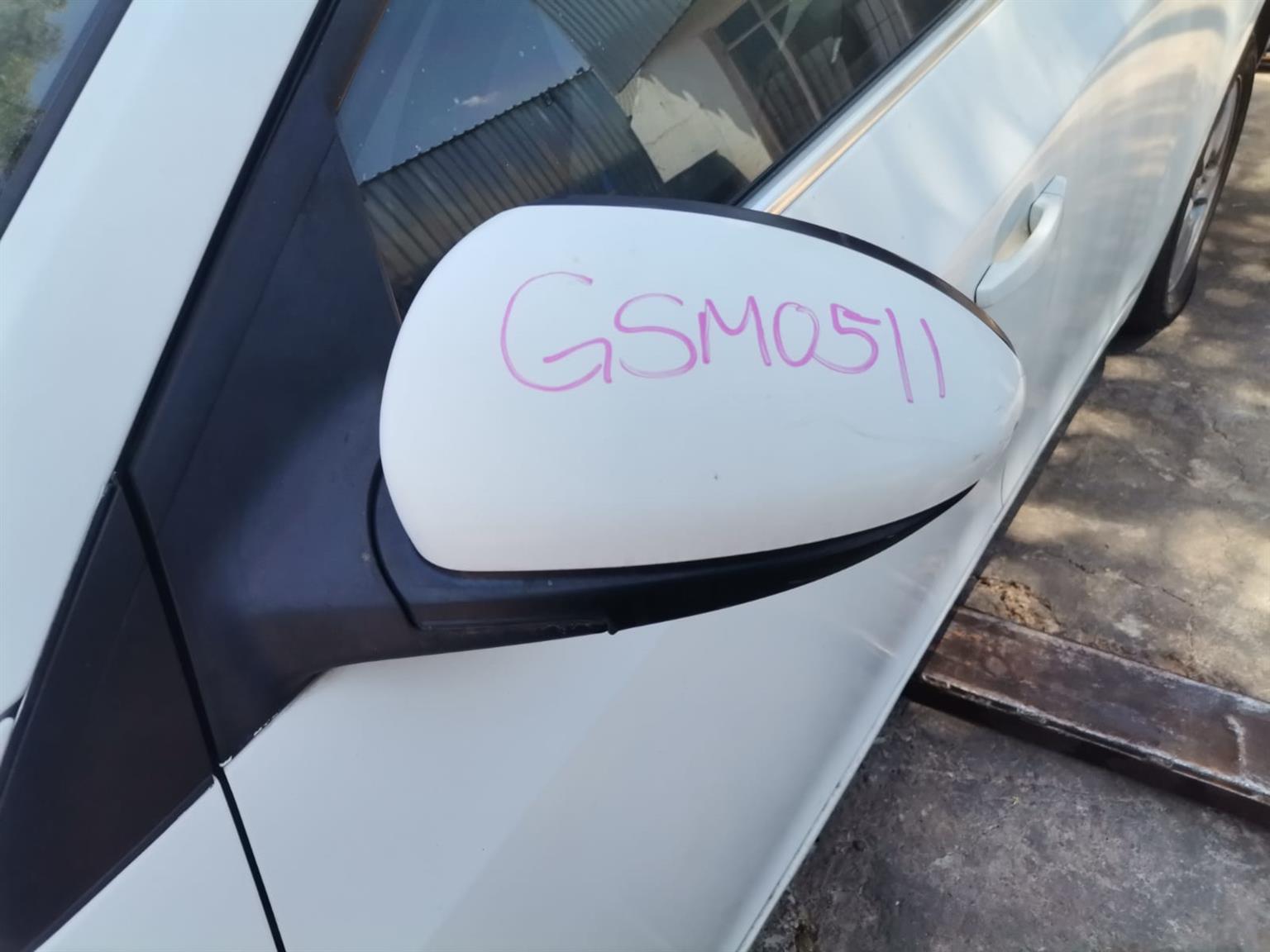 Chev Cruze Used Door Mirror - White - Private Seller