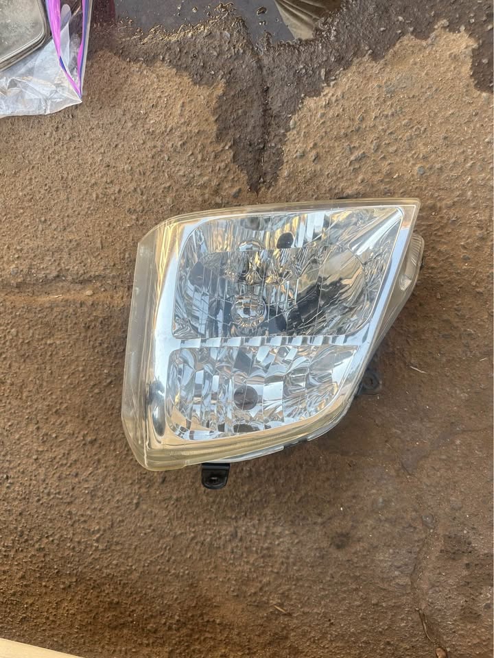 Isuzu kb250 right side headlight - Private Seller Isuzu kb250 right side headlight - Private Seller