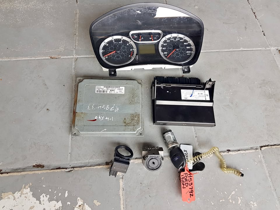 Ford Ikon lockset 1,6L 2015 - Private Seller Ford Ikon lockset 1,6L 2015 - Private Seller