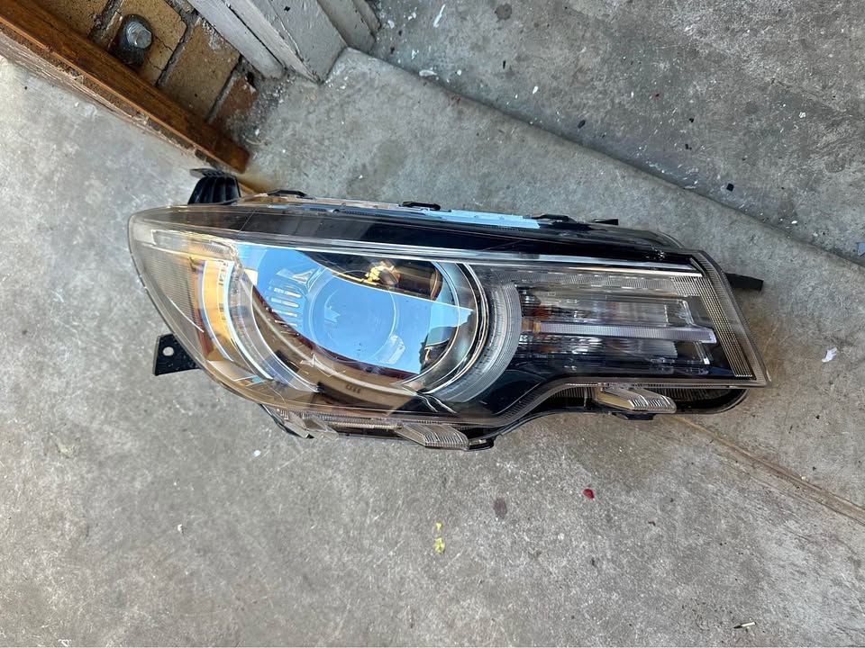 MG ZS RIGHT SIDE HEADLIGHT - Private Seller MG ZS RIGHT SIDE HEADLIGHT - Private Seller