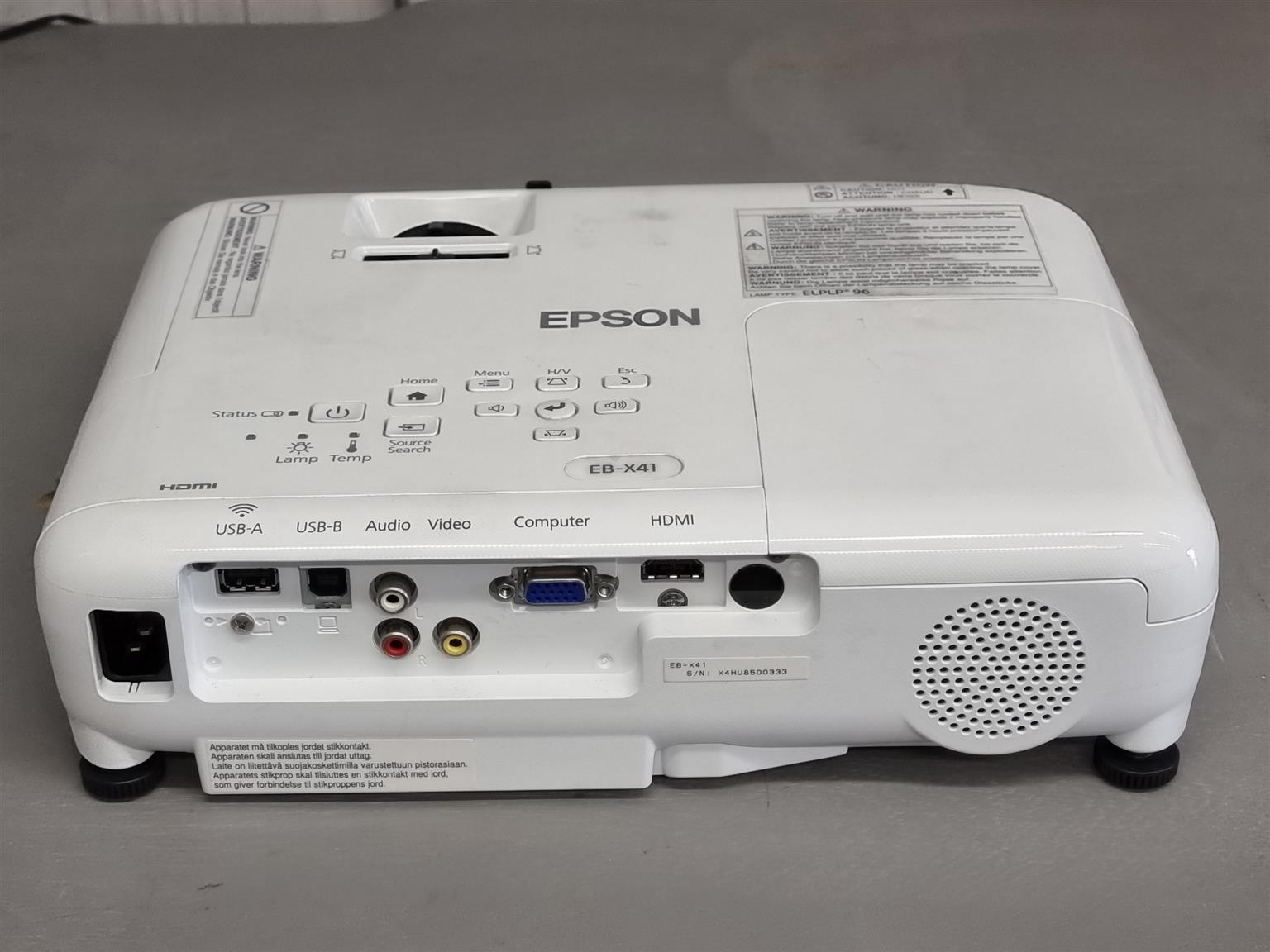 Epson EB-X41 Data Projector HDMI 3600 lumens. XGA 1024x768 Hardly used w.Remoted