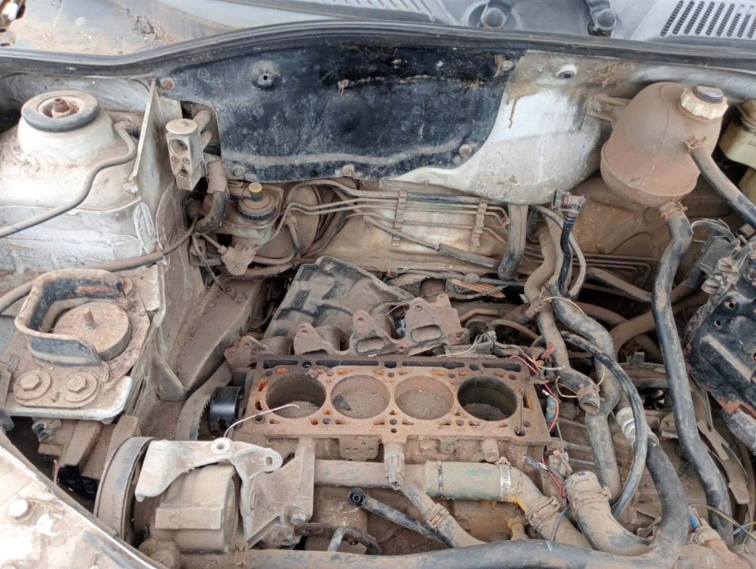 2001 Renault Clio 1.4 - Stripping for Spares.
