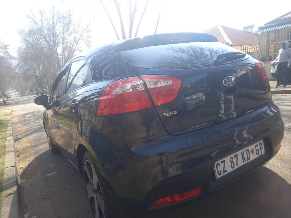 2014 Kia Rio Tec Hatchback 1.4 Petrol, Manuel, Navy Blue, 98000KM