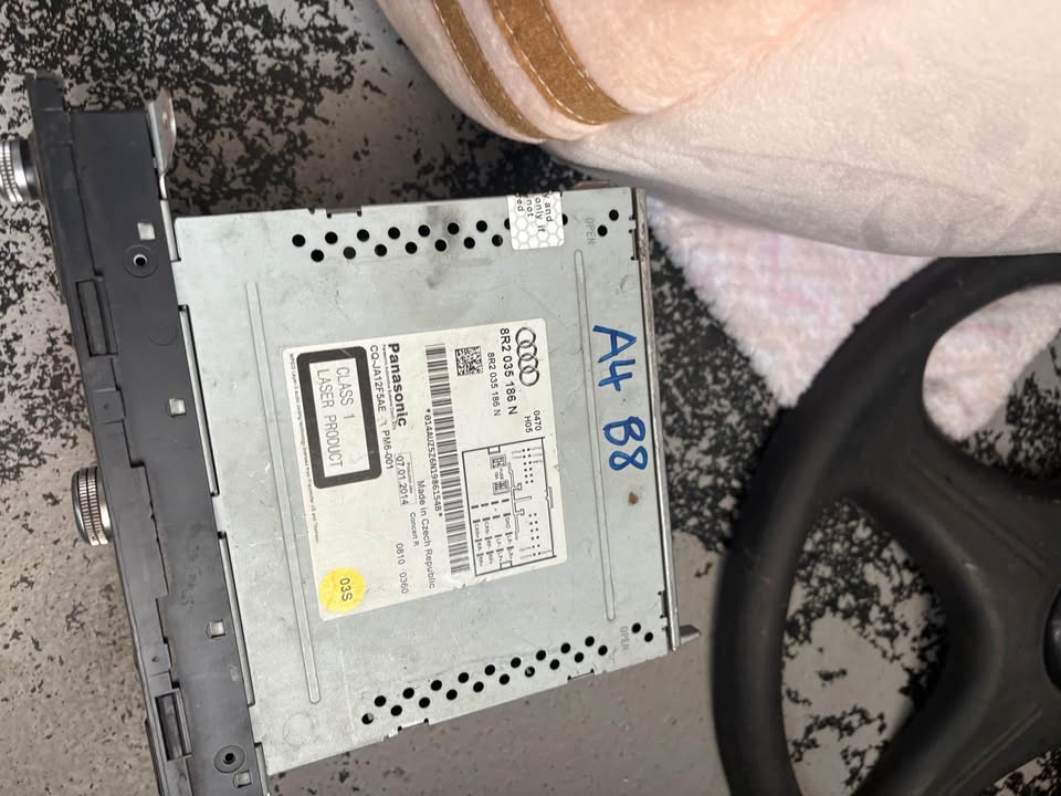 Audi a4 b8 radio - Private Seller
