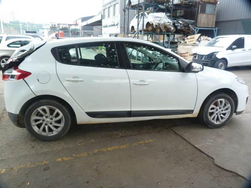 Renault Megane III 1.6 Dynamique Manual White - 2013 STRIPPING FOR SPARES - Private Seller