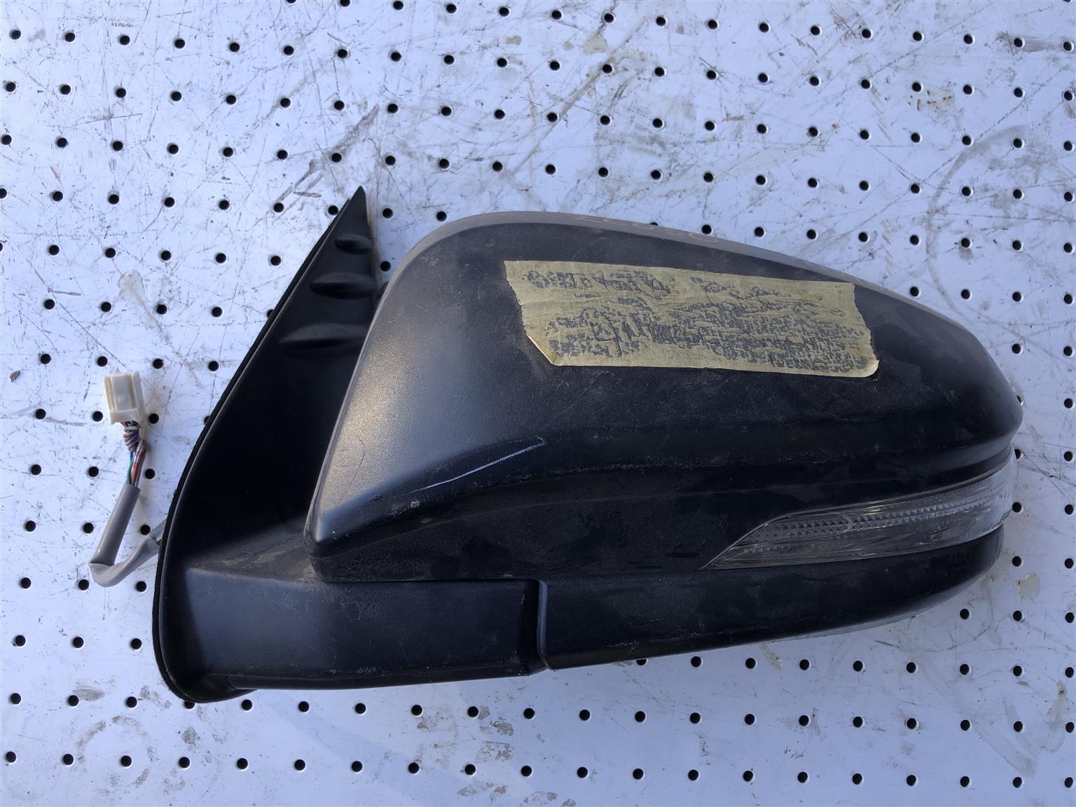 TOYOTA HILUX GD6 RIGHT DOOR MIRROR (ZC30) - Private Seller TOYOTA HILUX GD6 RIGHT DOOR MIRROR (ZC30) - Private Seller
