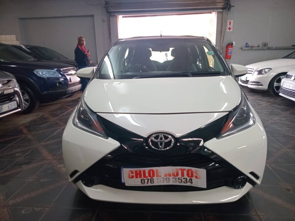 2018 Toyota Aygo 1.0 Manual, Petrol WHITE and black