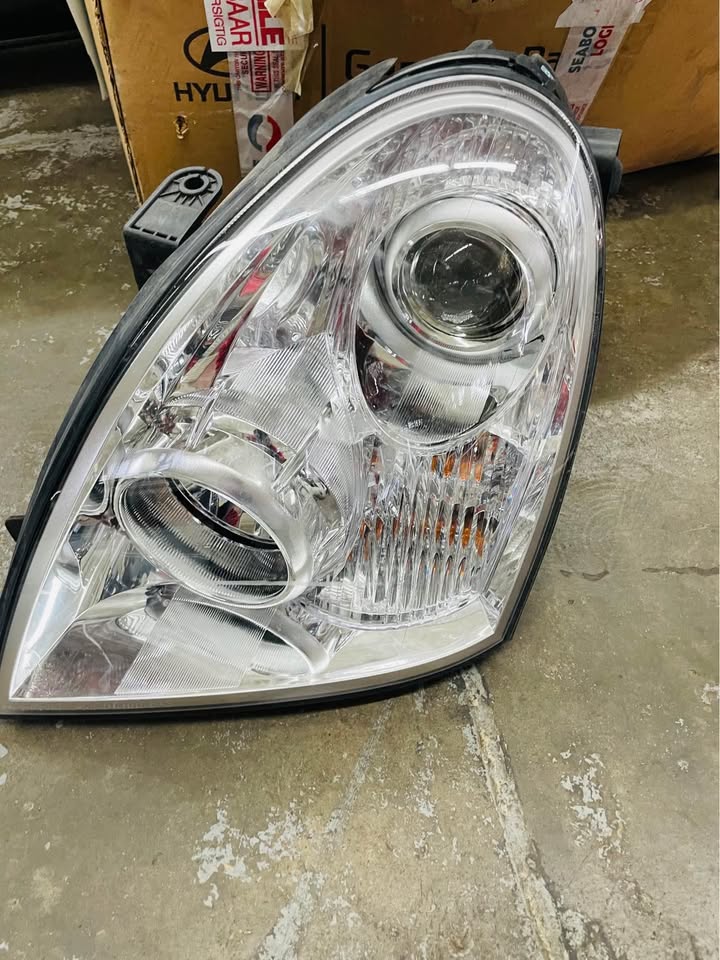 SsangYong Rexton headlight 2004/24 - Private Seller