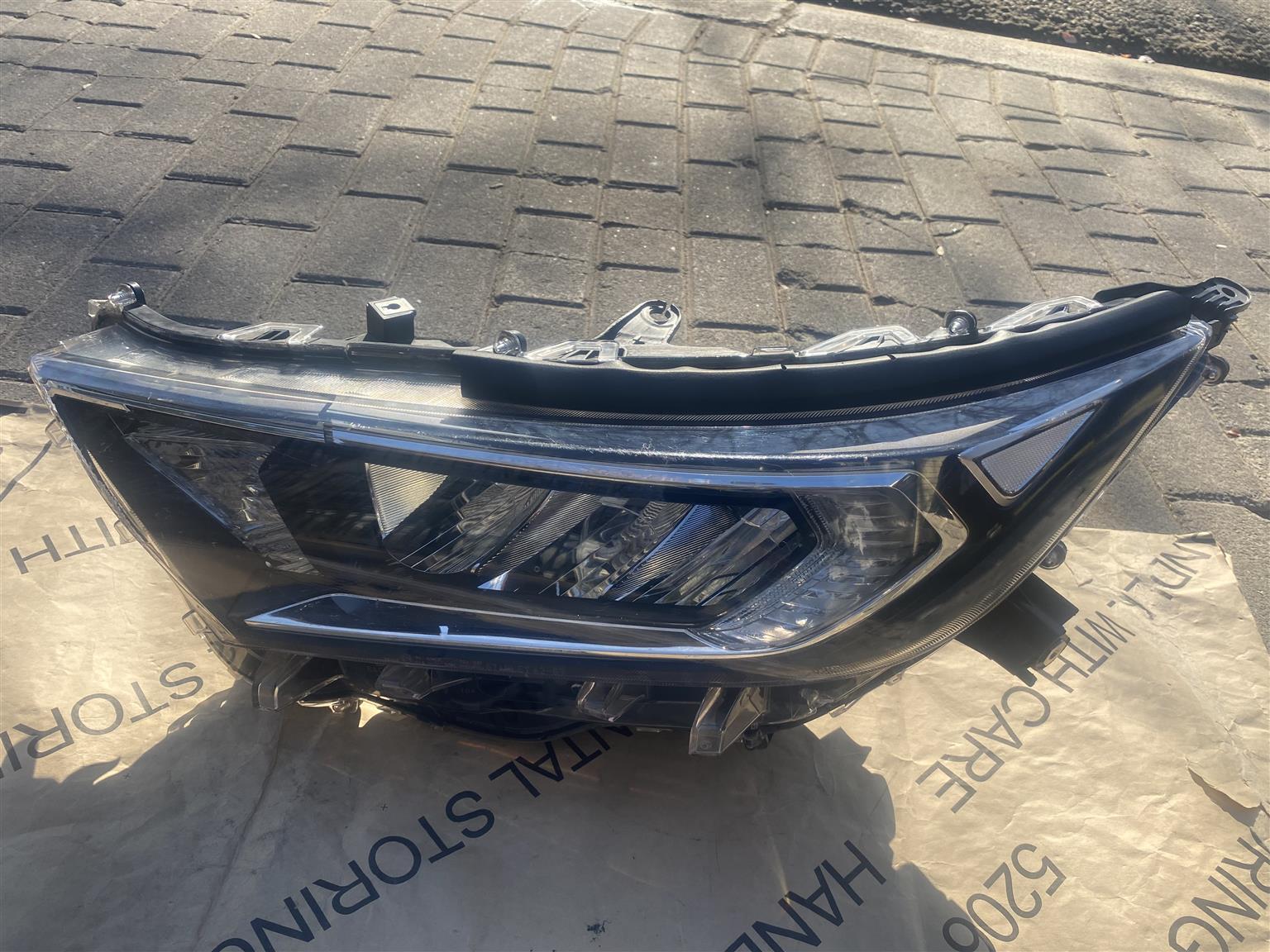 2024 TOYOTA RAV4 FULL LED HEADLIGHT LEFT SIDE FOR SALE. IN EXCELLENT CONDITION