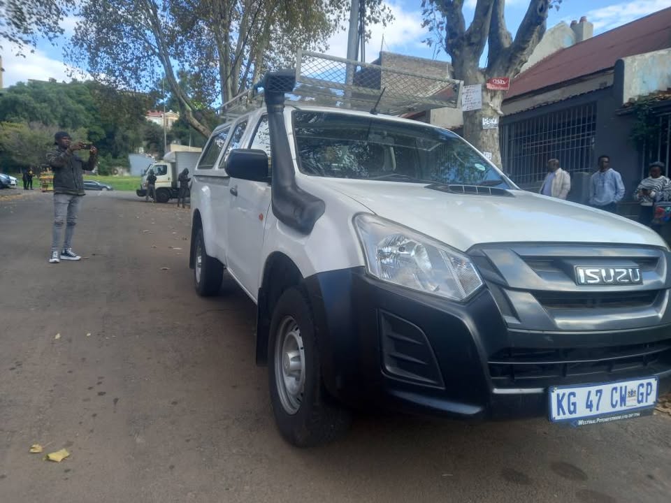 2019 Isuzu KB250 Diesel, Canopy glass, Manual, White,