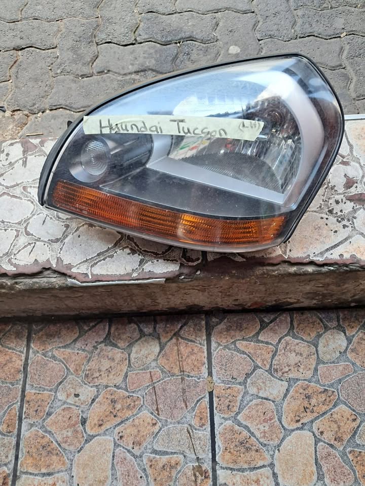 Hyundai Tucson Headlight  Used Auto Body Spare Parts at Sema Spare Center. - Private Seller