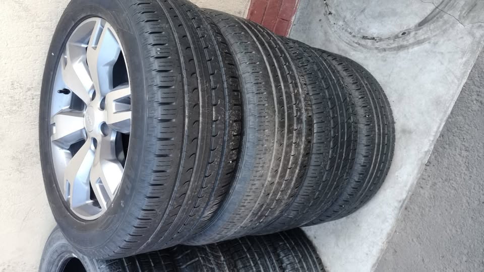 20inch Ford Everest original mags with good used tyres to use for for spare - Private Seller 20inch Ford Everest original mags with good used tyres to use for for spare - Private Seller