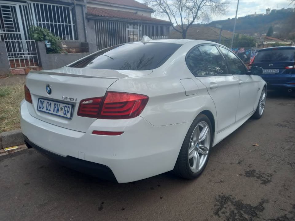2013 BMW 520i Petrol, Automatic, White, Leather seat, Sunroof, 145000kms,