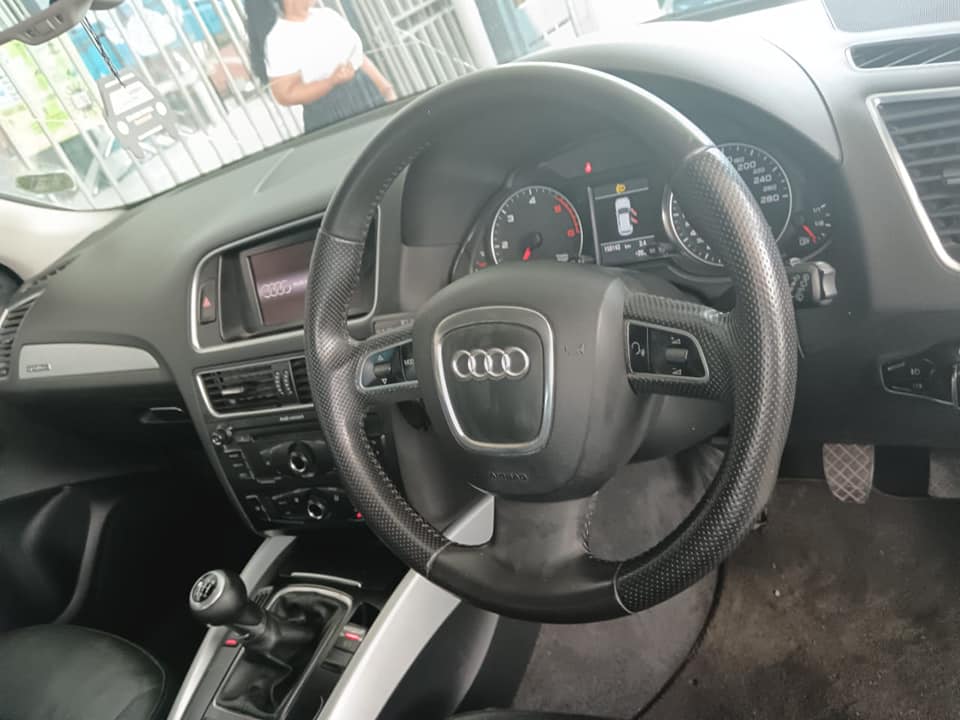 2011 AUDI Q5 2.0 TDI MANUAL