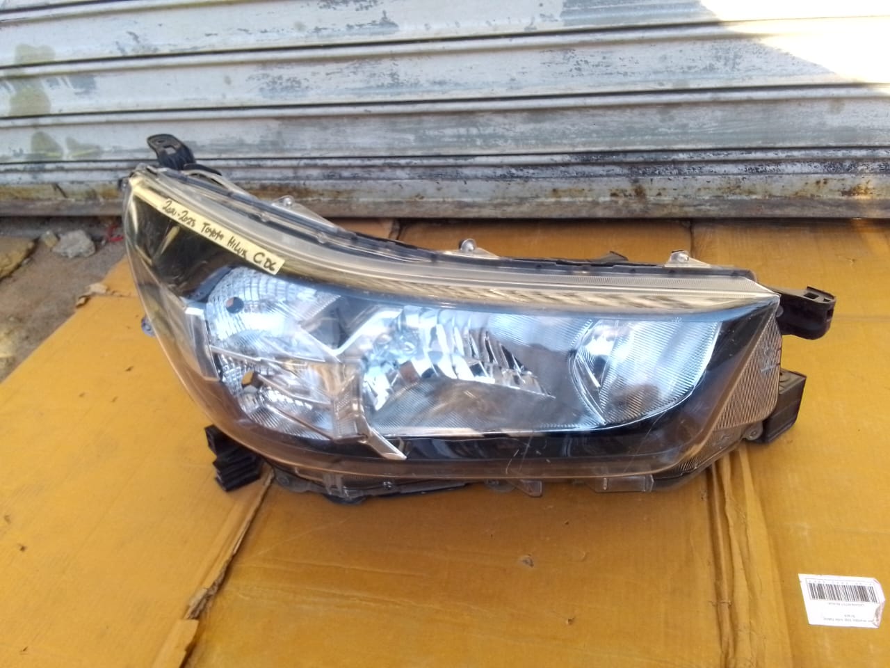 (2021-2023) TOYOTA HILUX GD6 RHS NORMAL HEADGLIHT FOR SALE - Private Seller (2021-2023) TOYOTA HILUX GD6 RHS NORMAL HEADGLIHT FOR SALE - Private Seller