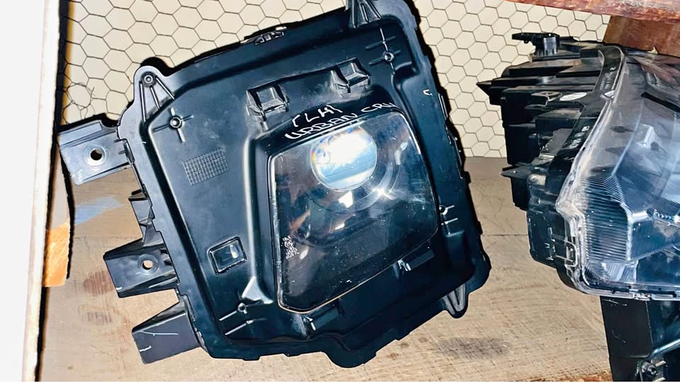 Suzuki Grand Vitara headlight - Private Seller Suzuki Grand Vitara headlight - Private Seller