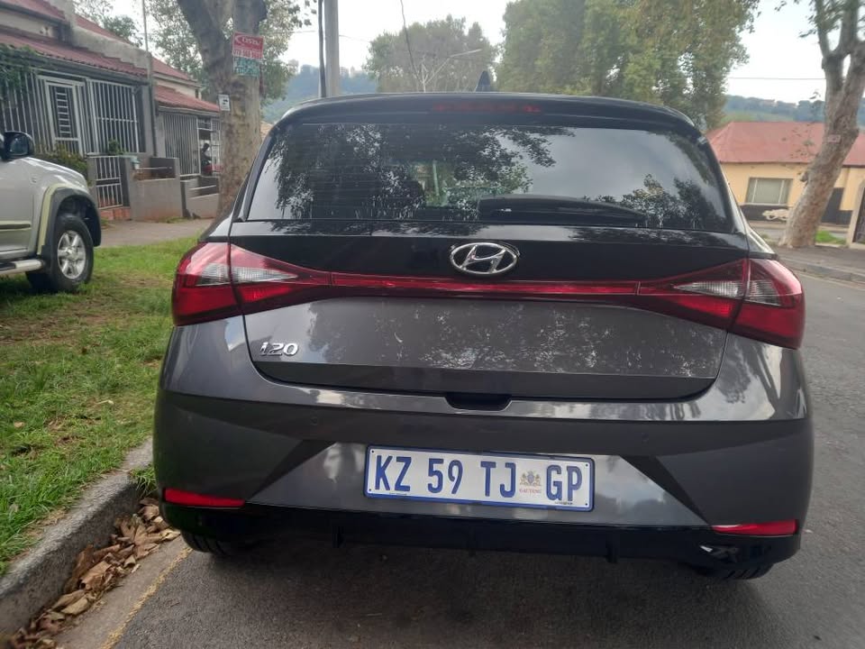2023 Hyundai i20 Hatchback Grey, 1.2 Petrol, Manual Transmission,  29000kms,