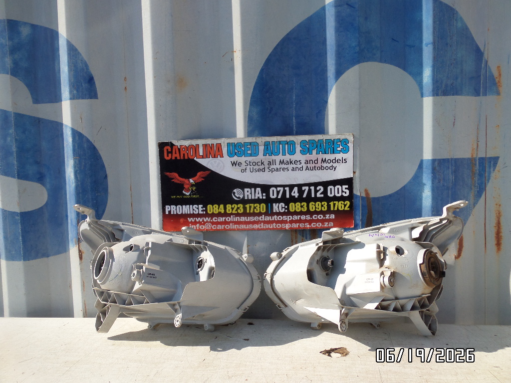 Isuzu D-max left and right side headlight (2016-2020) - Private Seller Isuzu D-max left and right side headlight (2016-2020) - Private Seller