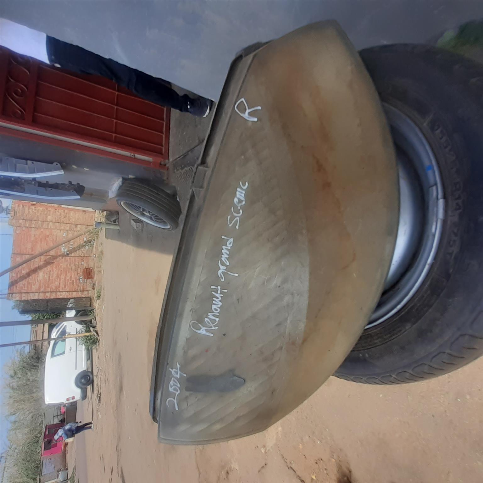 RENAULT GRAND RIGHT HEADLIGHT FOR SALE (DELIVERY AVAILABLE COUNTRY WIDE) - Private Seller RENAULT GRAND RIGHT HEADLIGHT FOR SALE (DELIVERY AVAILABLE COUNTRY WIDE) - Private Seller