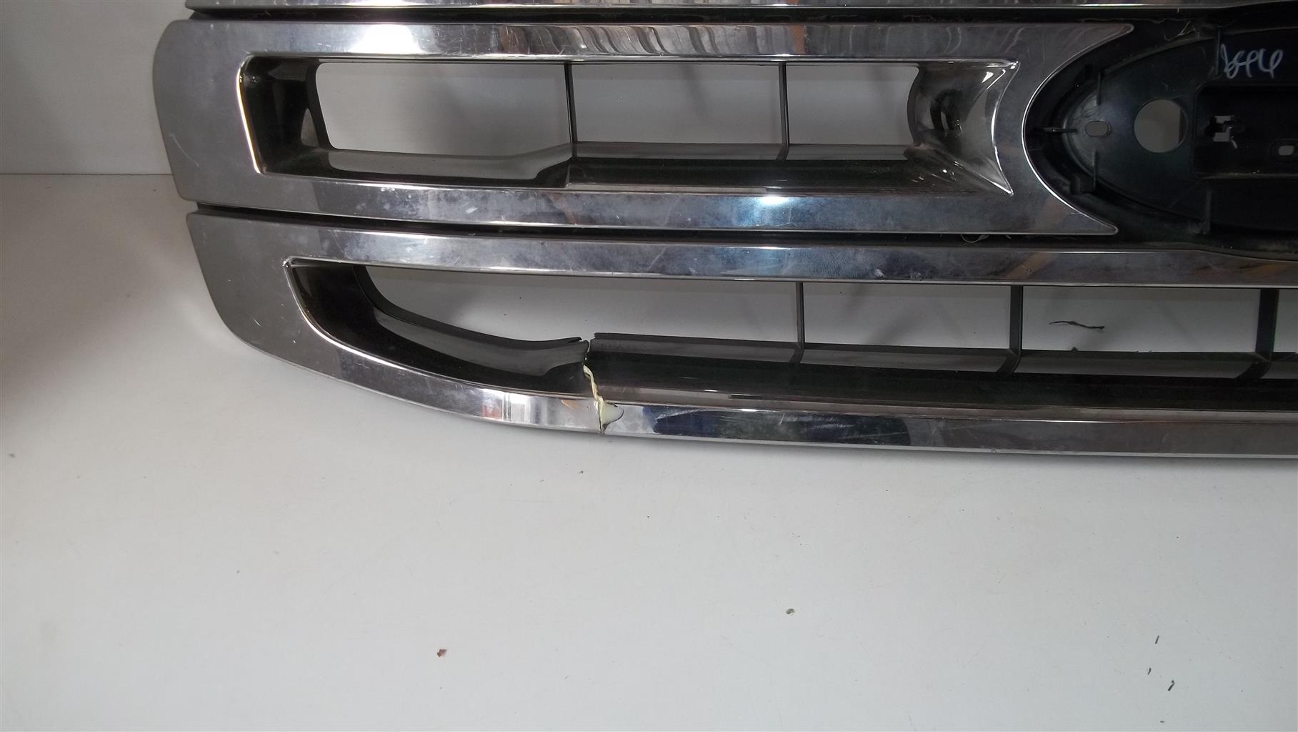 Ford Everest Grille - Private Seller Ford Everest Grille - Private Seller