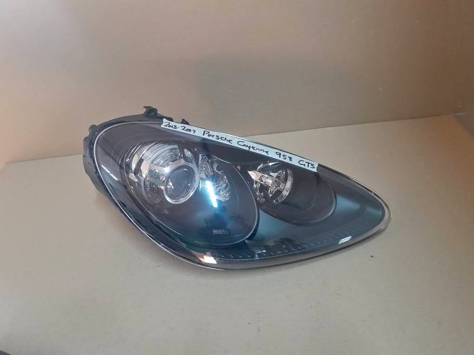 2013-2017 PORSCHE CAYANNE 958 GTS RIGHT SIDE HEADLIGHT FOR SALE