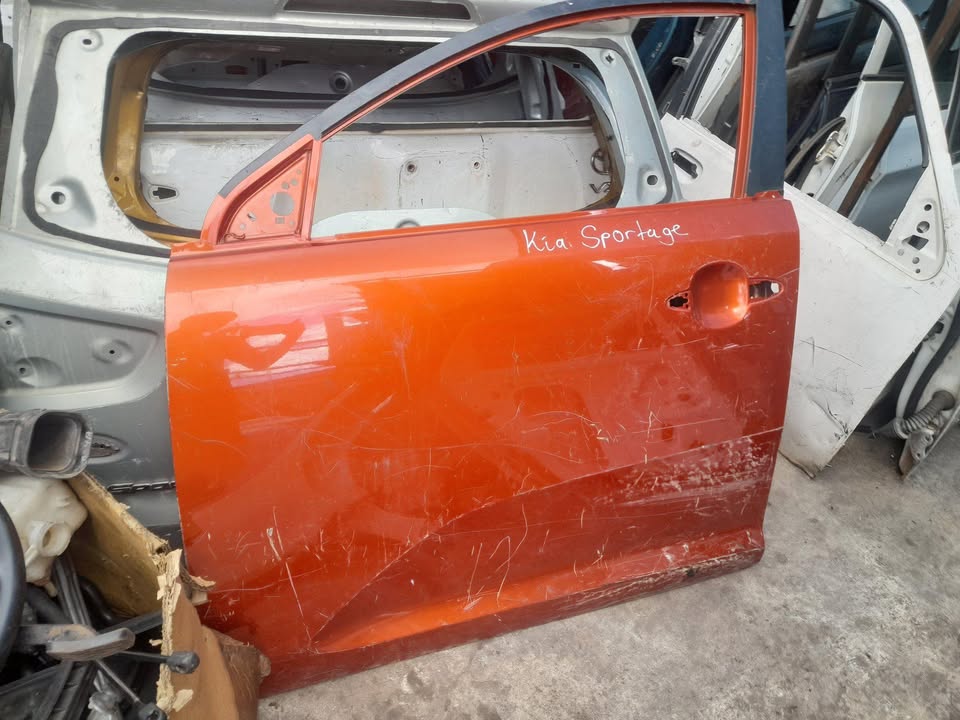 KIA SPORTAGE LEFT RIGHT DOOR AVAILABLE - Private Seller KIA SPORTAGE LEFT RIGHT DOOR AVAILABLE - Private Seller