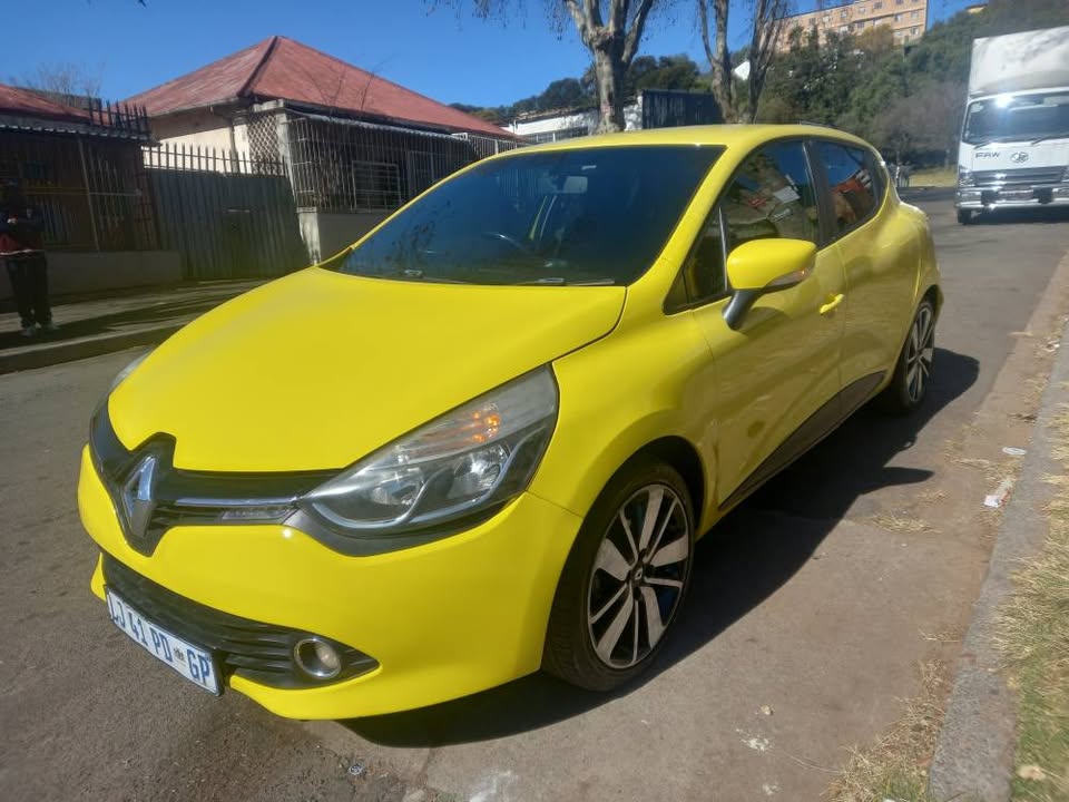 2015 Renault Clio 900T Manual, Petrol, Yellow, Service book,
