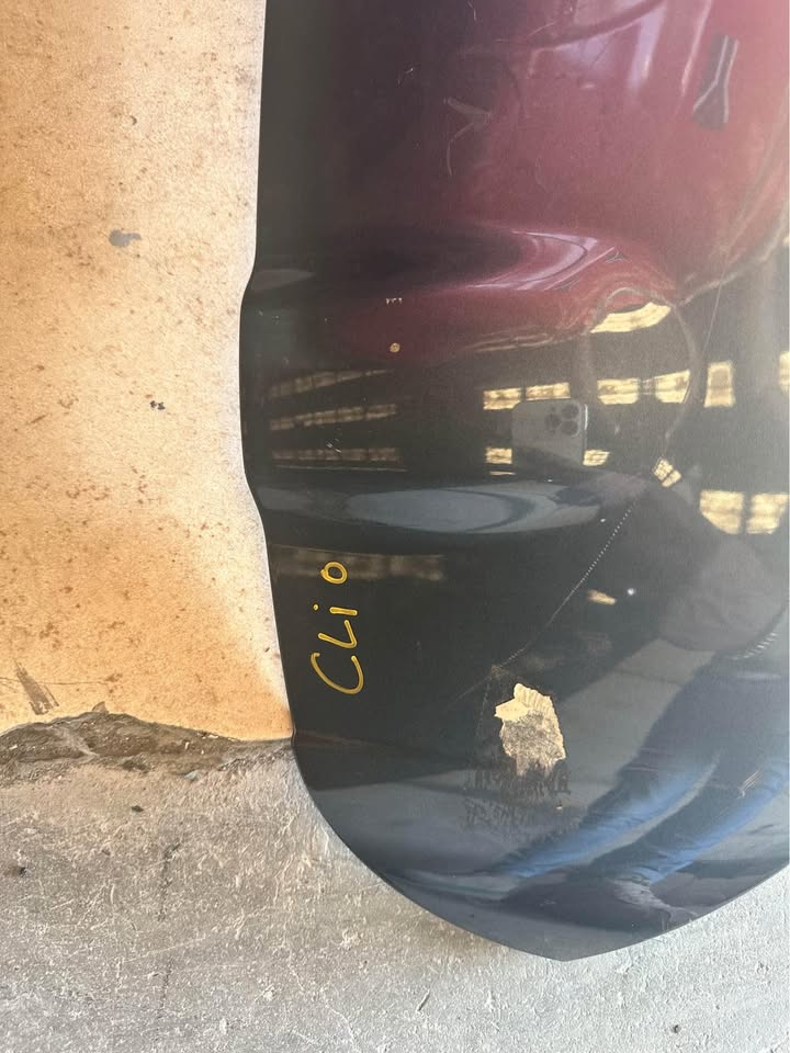 Renault Clio 4 boot/tailgate spoiler - Private Seller Renault Clio 4 boot/tailgate spoiler - Private Seller